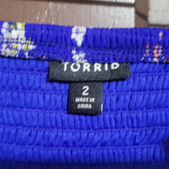 Torrid Blue Floral Twist Front Strapless Top 2 2X 18/20 - Picture 3 of 4